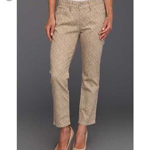 Levi’s mid rise petite ankle khaki jeans. NWT 🌸